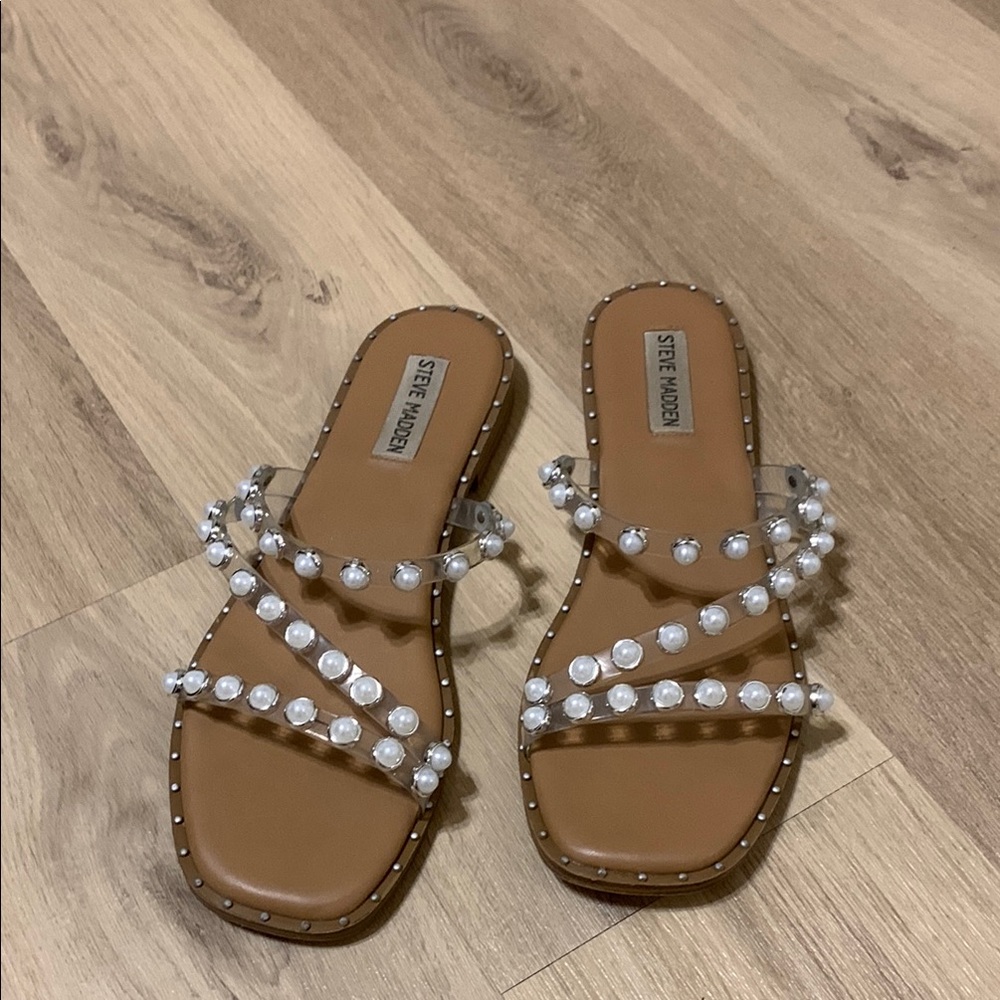 Steve Madden Tan and White Pearl Embellished Sandals